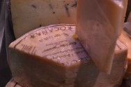 Auténtico queso mezcla de oveja y de cabra con aceite de oliva