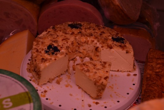 Delicioso queso de piña con irresistibles almendras